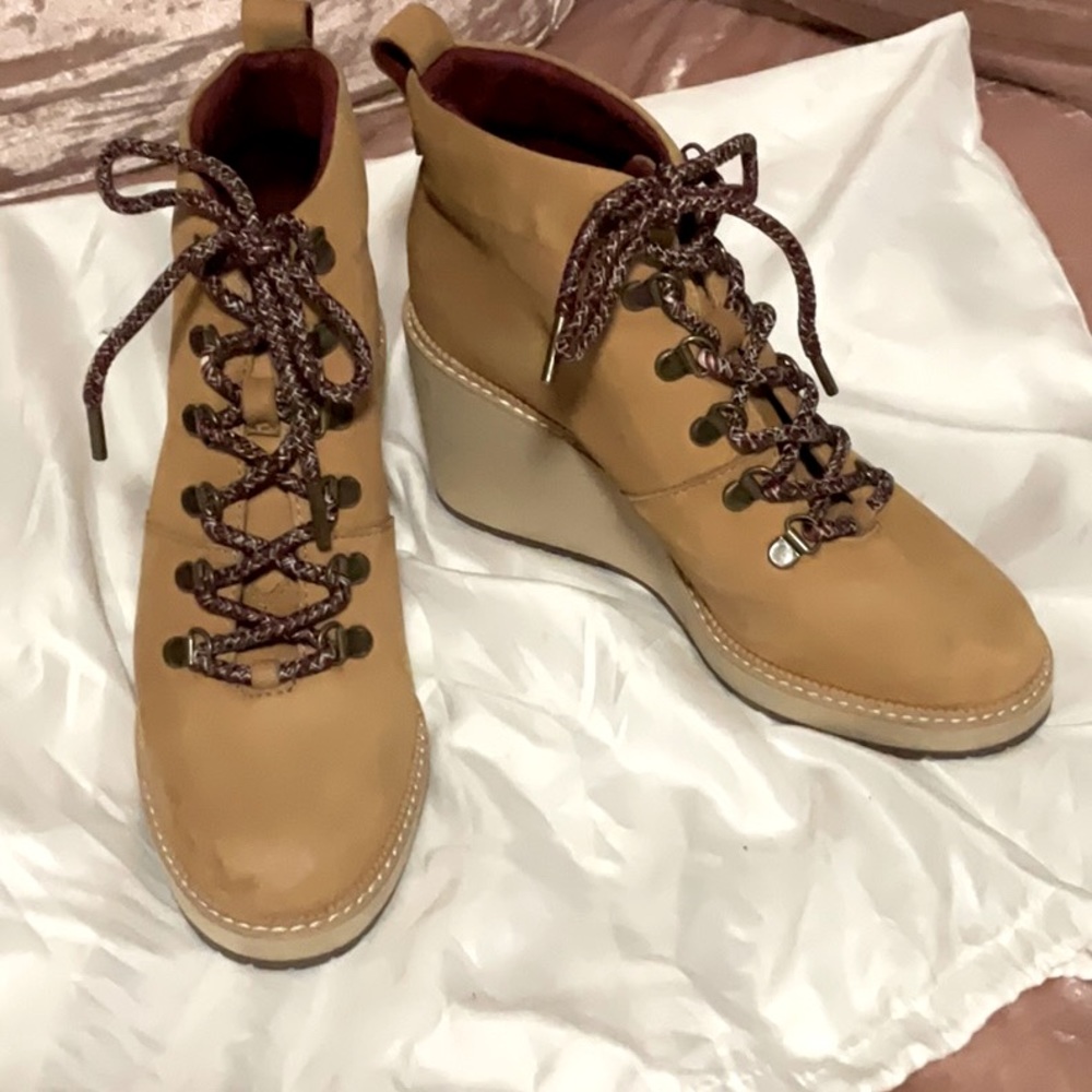 TOMS Melrose Tan Lace-Up Wedge Booties size 7